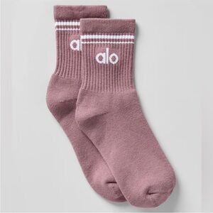 NWTs Alo Uni-Sex Crew Socks in Smoky Quartz Size M